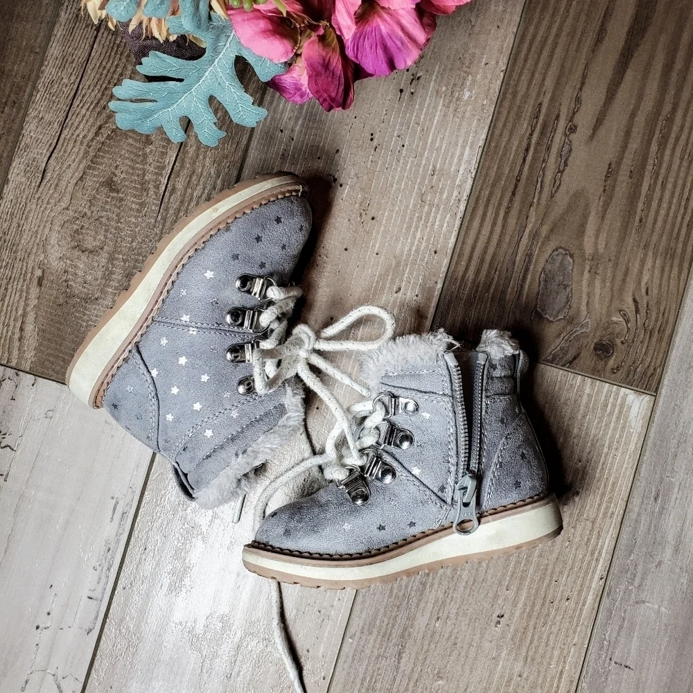 Cat & Jack Toddler Girl’s Boots Reed Lace-Up Fleece Lined Winter Fashion Size 5